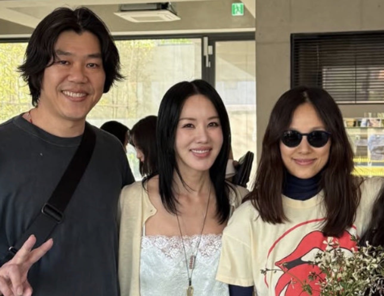 Lee Hyori stuns with casual chic look alongside Lee Sang Soon, Uhm Jung Hwa